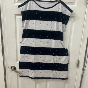 Dress for ladies. Dress for ladies. Very elegant. Black and white. Free size.